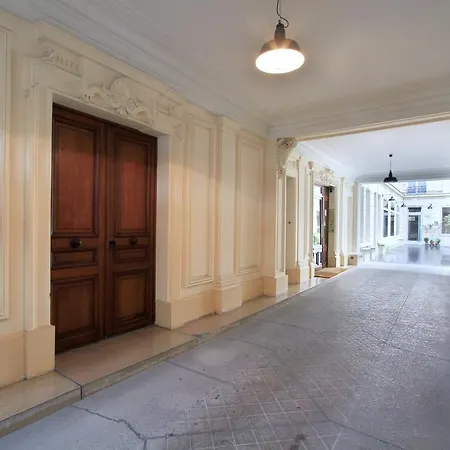 Pelicanstay At Champs Elysees
