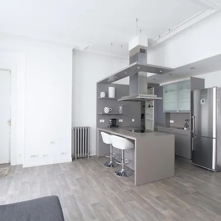 Pelicanstay At Champs Elysees Apartman *